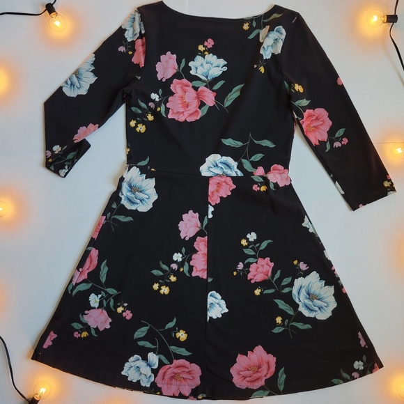 Old Navy 3/4 Sleeve Floral Knit Dress Black Med - Picture 3 of 6